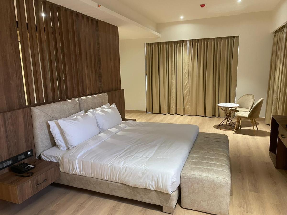 Dayal Gateway Hotel Lakhnau Kültér fotó
