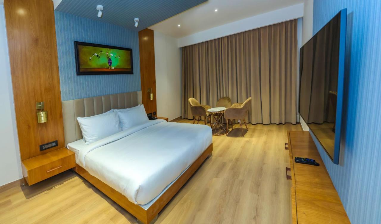 Dayal Gateway Hotel Lakhnau Kültér fotó