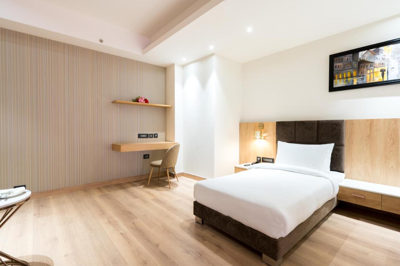 Dayal Gateway Hotel Lakhnau Kültér fotó