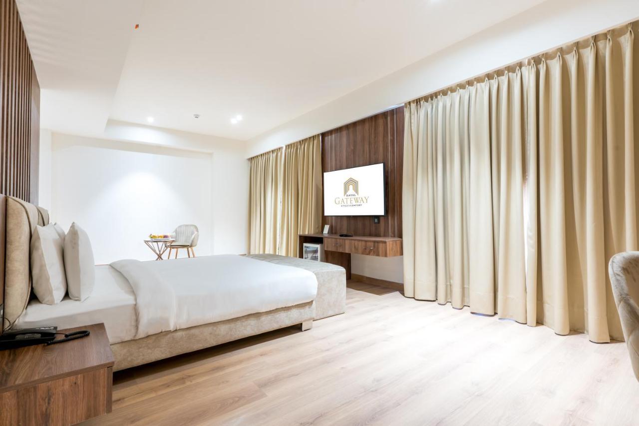 Dayal Gateway Hotel Lakhnau Kültér fotó